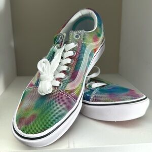 Vans Colorful Tie Dye ComfyCush Low Top Canvas Lace Up Sneakers, M 7/ W 8.5 US W